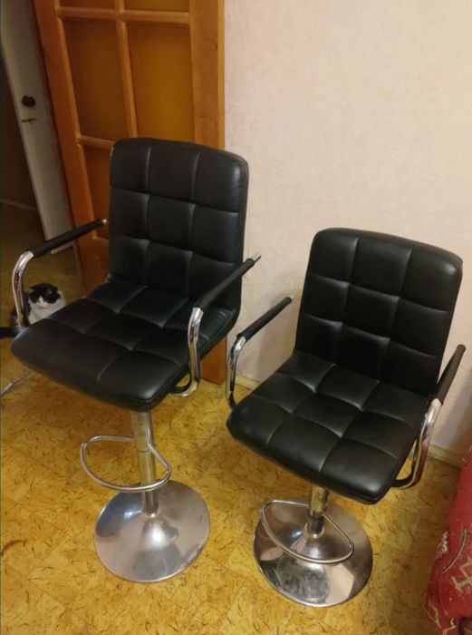 Отдам стулья две штуки