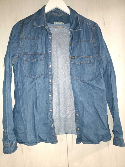 Pulover argintiu Orsay și cămașă blugi