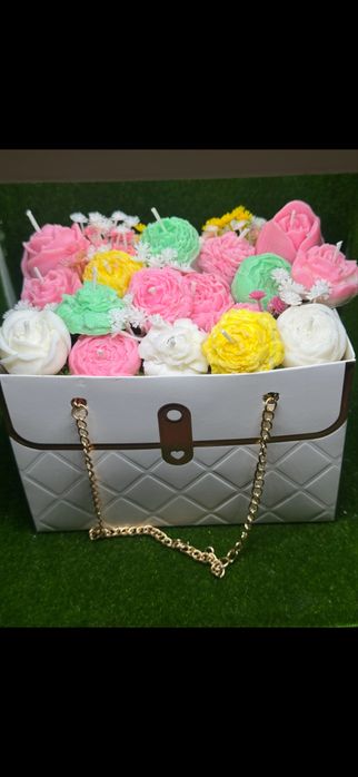 Ръчно изработени букети от свещи