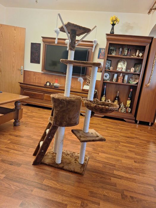 Vand loc de joaca pentru pisica NOU