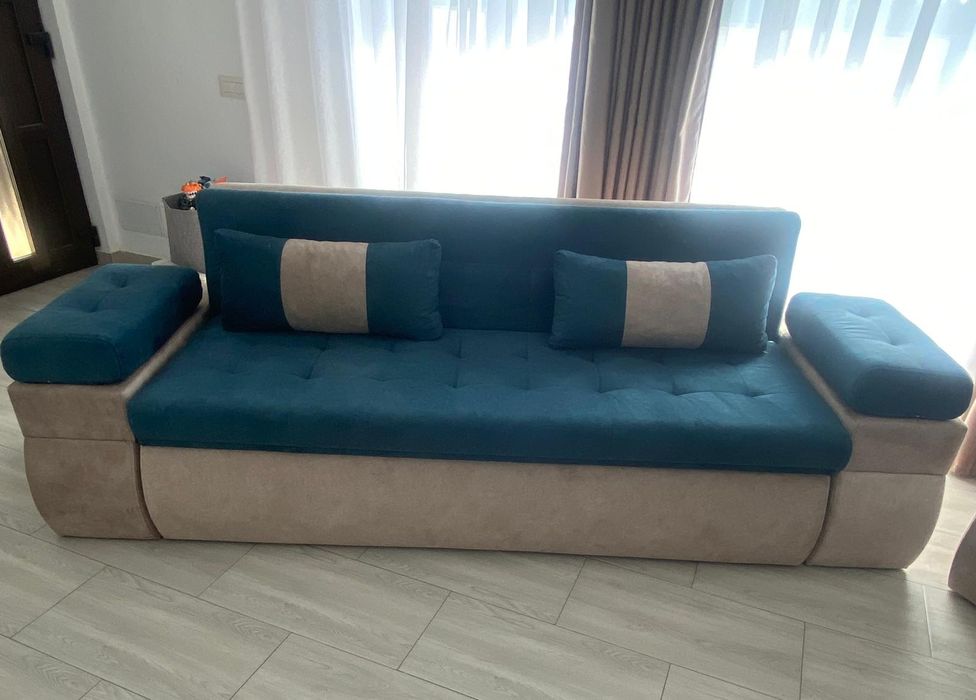 Vând două canapele! Una de trei persoane și cealaltă de două persoane