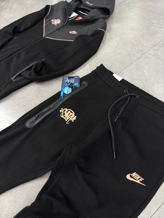 Nike Tech Fleece Syna Word