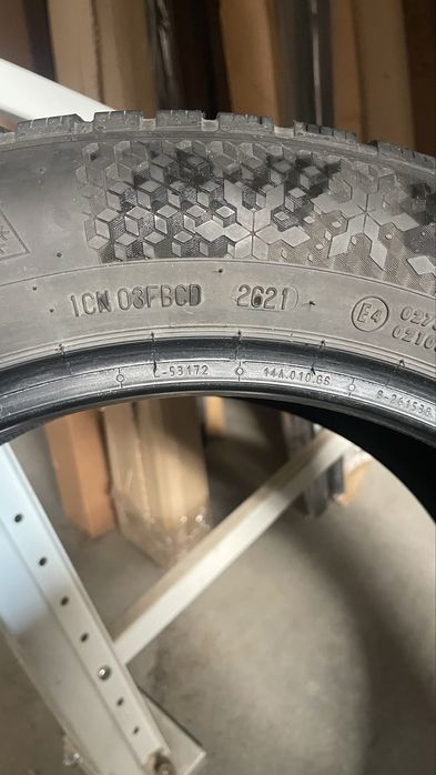 Vand anvelopa continetal wintercontact 215/55/r17 aproape noua