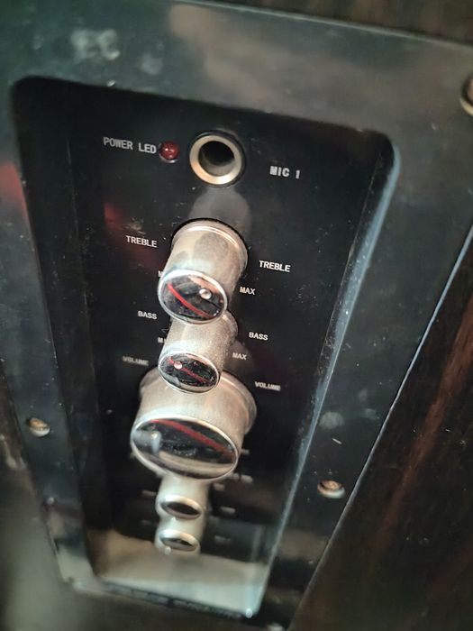 Boxe Vker, în stare bună