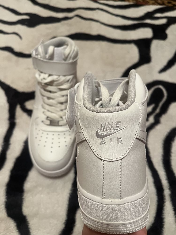 Airforce Triple White Mid 41