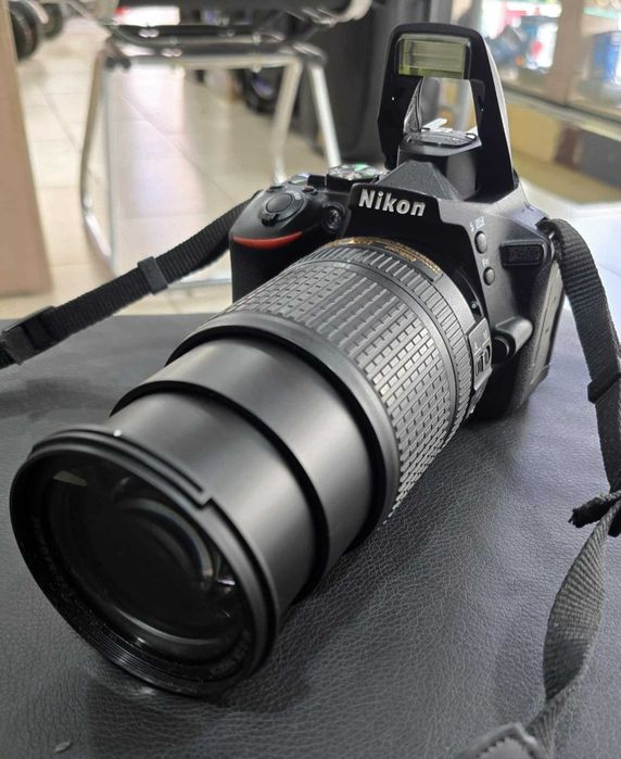 Фотоапарат Nikon D5600 + обектив Nikon AF-S DX 18-140mm
