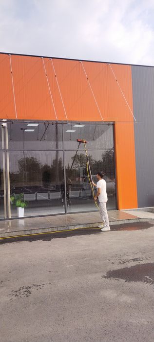 Tashqi va ichki Oynalarni yuvish xizmati