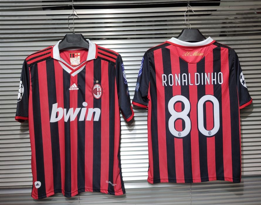 Футболна фланелка на Роналдиньо МИЛАН ретро модел!!!