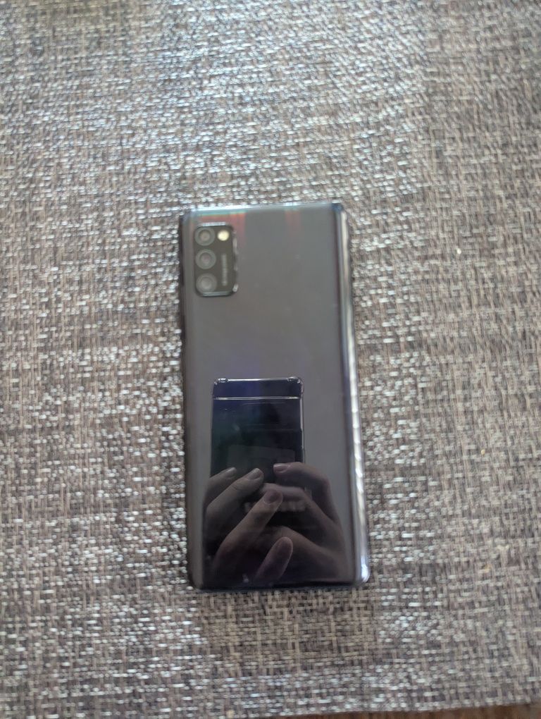Продавам телефон Samsung Galaxy A41