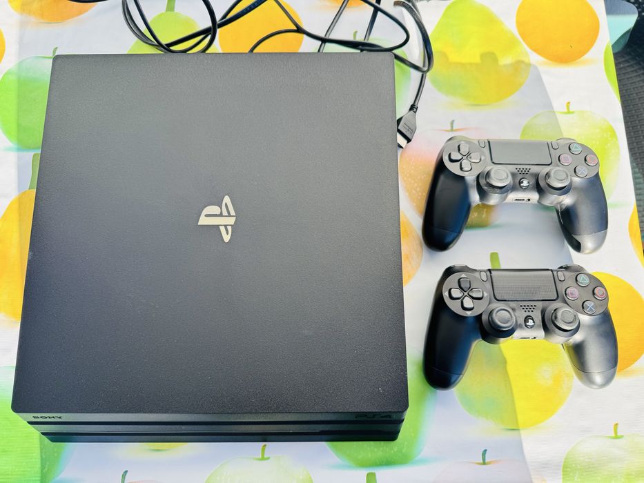 Sony Playstation 4 , Като нова, 2 джойстика