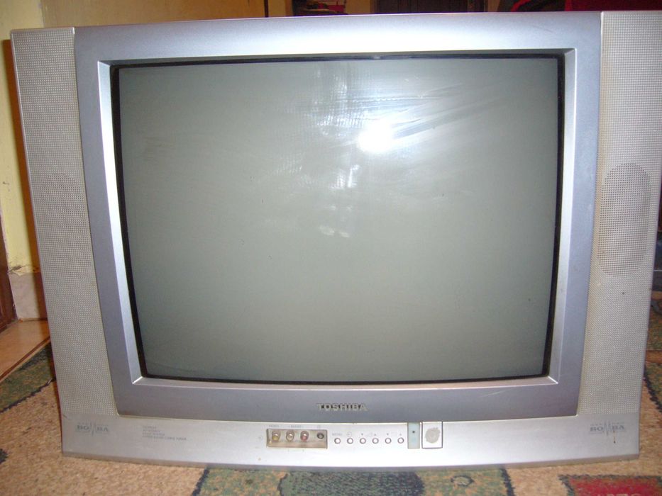 TV Toshiba color crt