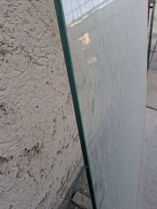 Shisha oyna (magazin yoki ofis uchun)