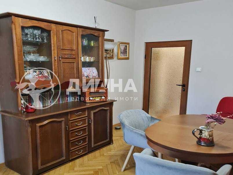 Продава се Тристаен апартамент в Пловдив, Каменица 1 - 67 кв.м за 2090 €/кв.м - Снимка #2