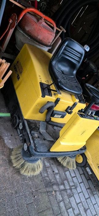 Automaturatoare Hako matura Hako diesel aspirator stradal
Stare foarte