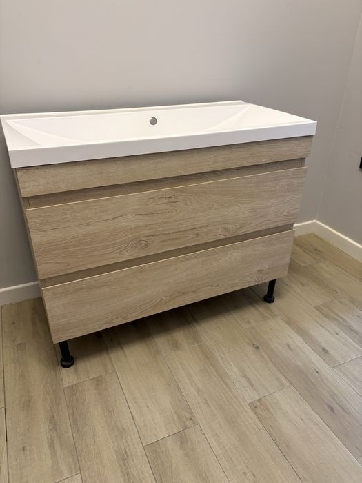 Продам раковину с тумбой