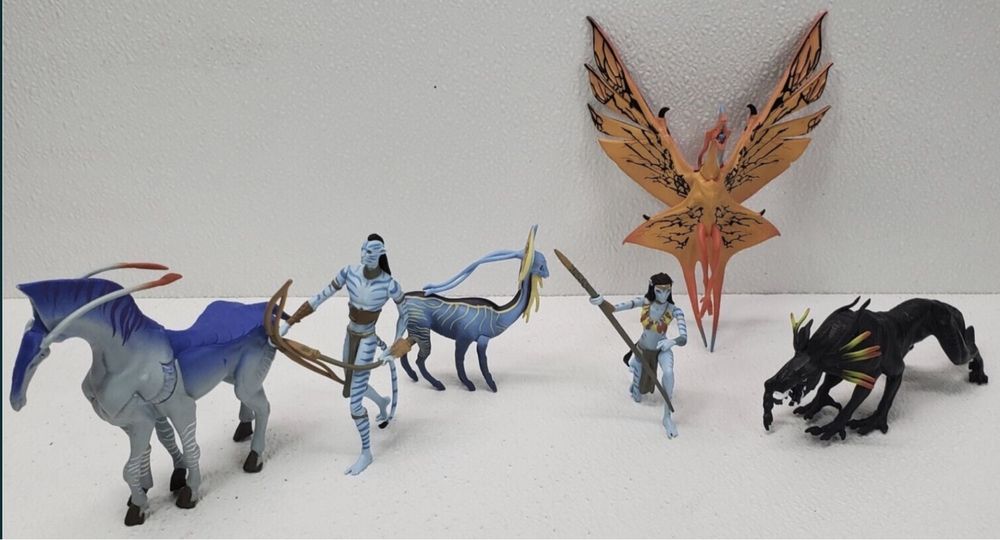 cadou figurine Avatar si Avatar Way of Water plus albume