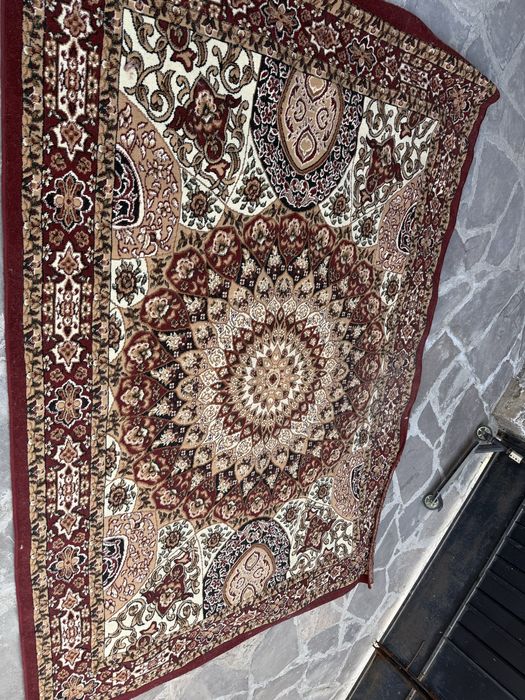 Продам ковер б у