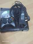 Xbox 360 cu un controller