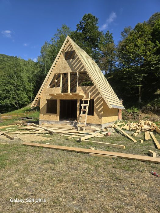 Constructor, cabane, case, foișoare, magazii, acoperise din lemn uscat