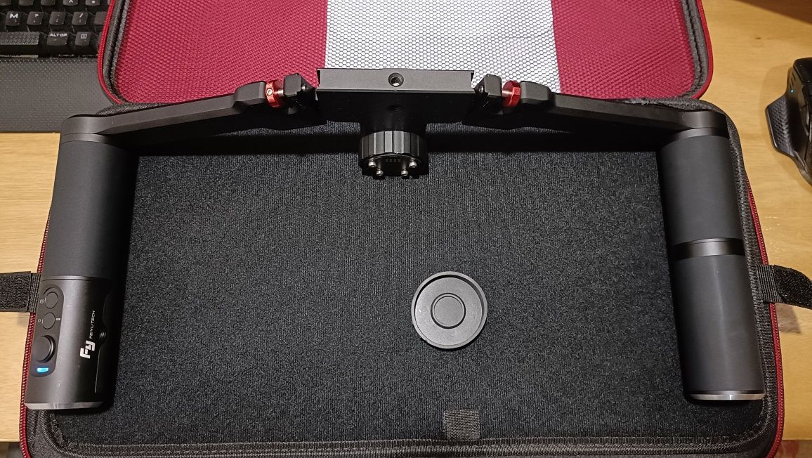 Gimbal Feiyu tech a1000 pentru camere mirrorless și DSLR