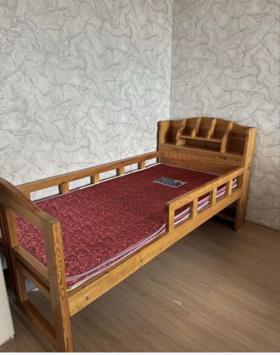 Кровать без матраса