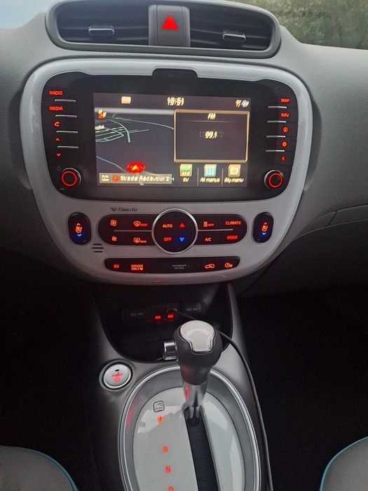 Vând Kia Soul Style electrică  (garanție)
