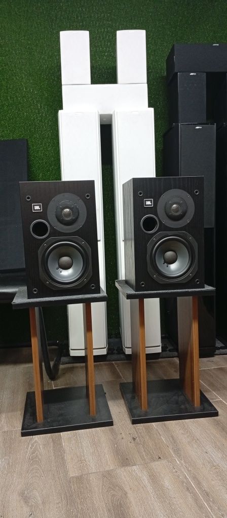 Букшелфи JBL L-20T