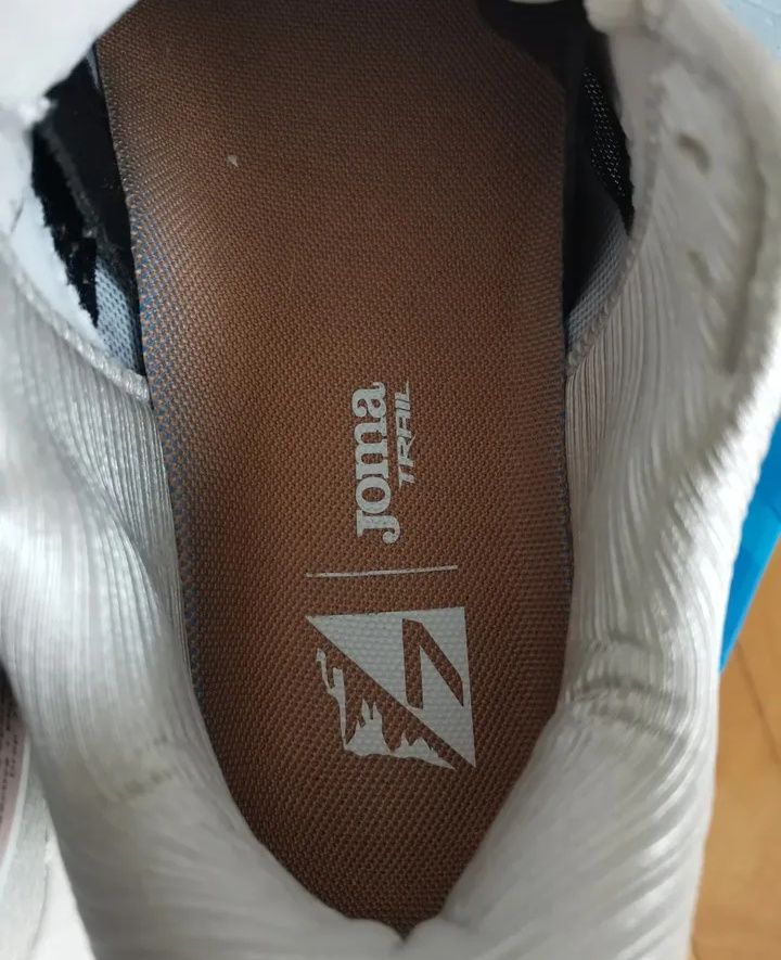 Маратонки JOMA номер 39.