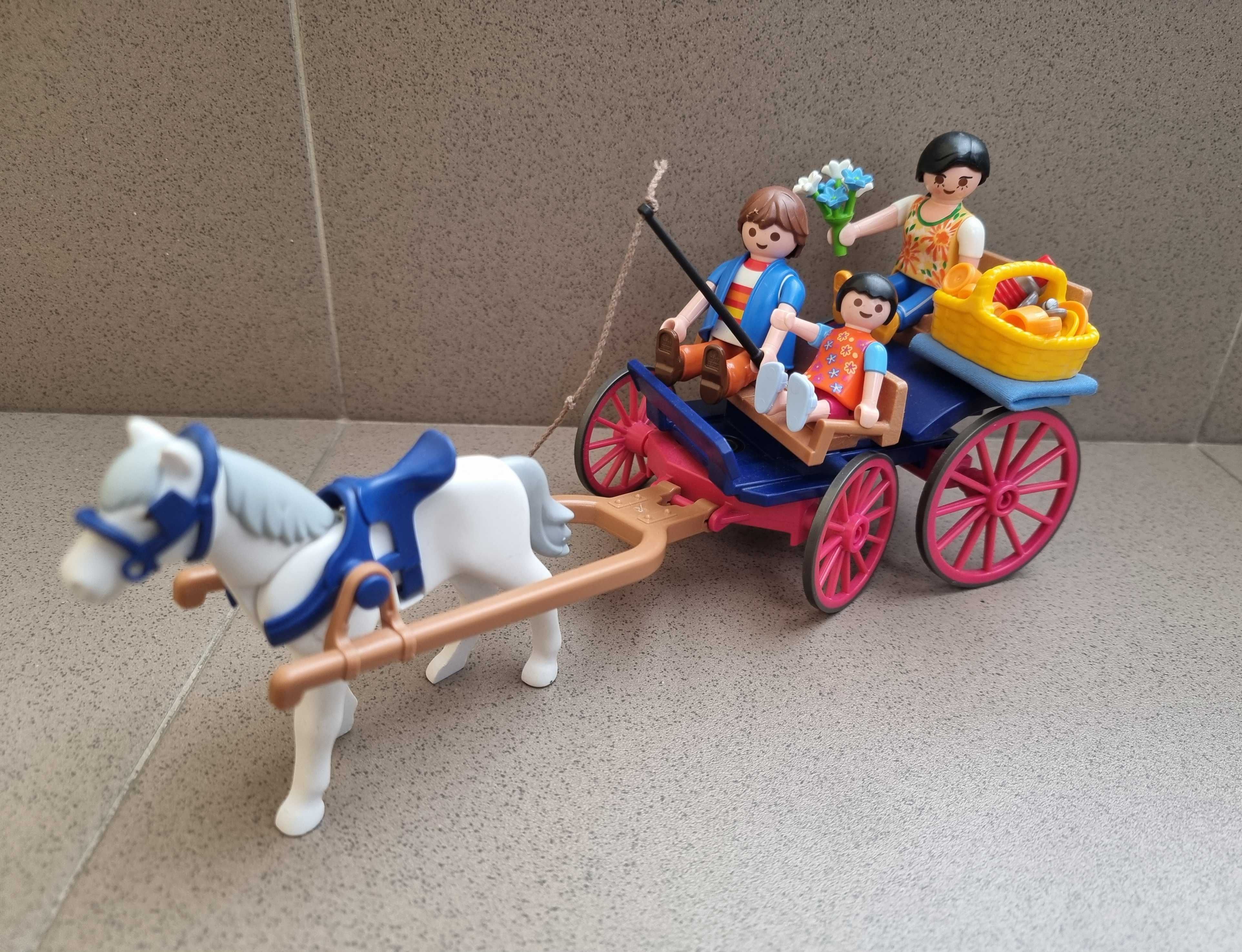 Playmobil 5226 Picnick in familie cu trasura cu cai