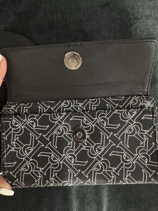 Портфейл Replay