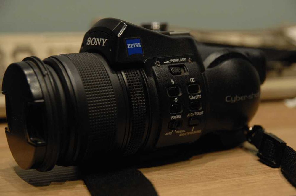 Camera foto Sony DSC-F828 Infrarosu IR doua baterii NP-FM50 incarcator