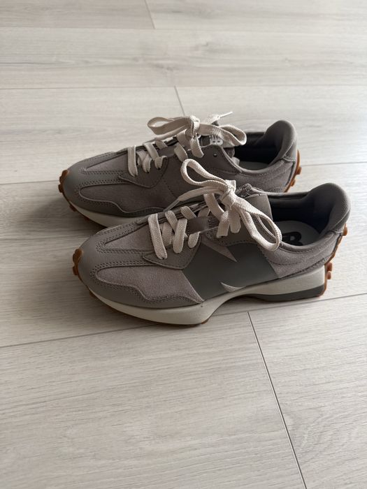 Adidași New Balance 327