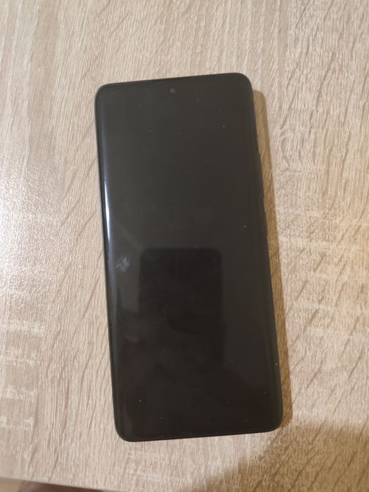 Продавам телефон