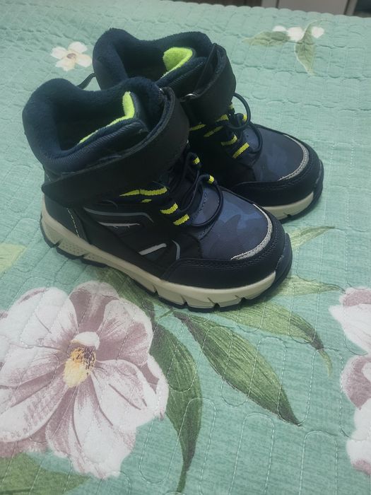 Продаётся детские ботиночки