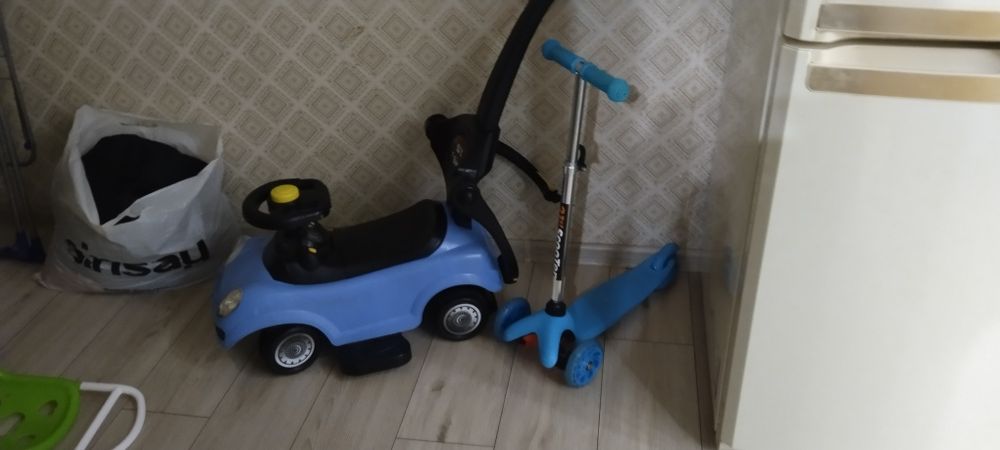 Детская машина толокарь+самокат