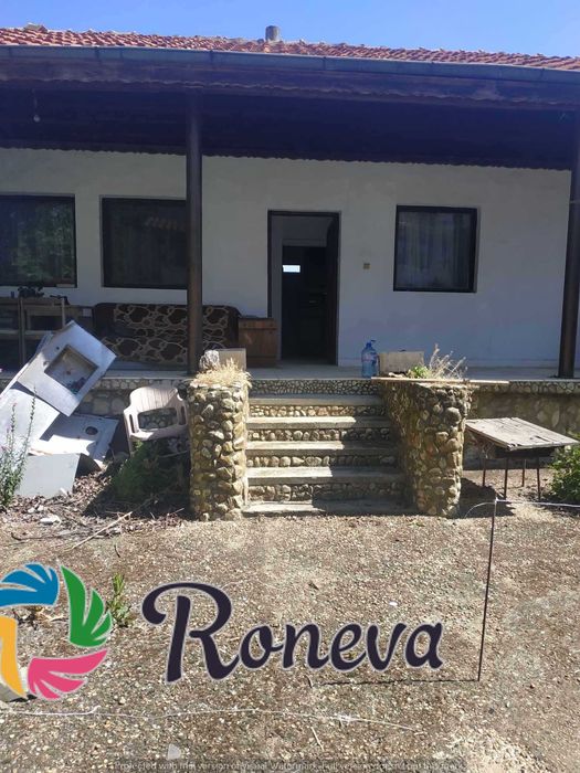 Едноетажна  къща и сутерен с.Кранево