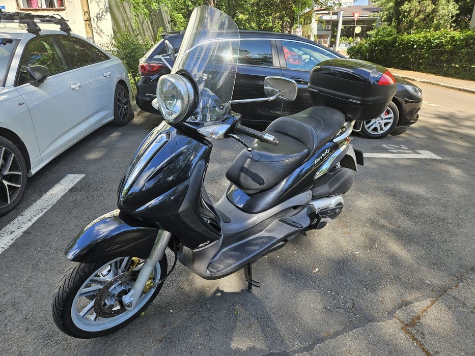 Vând Piaggio Beverly 500CC