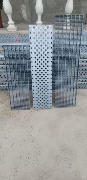 Vând trepte zincate galvanizate