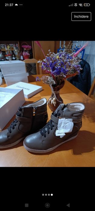 Ghete damă noi în cutie