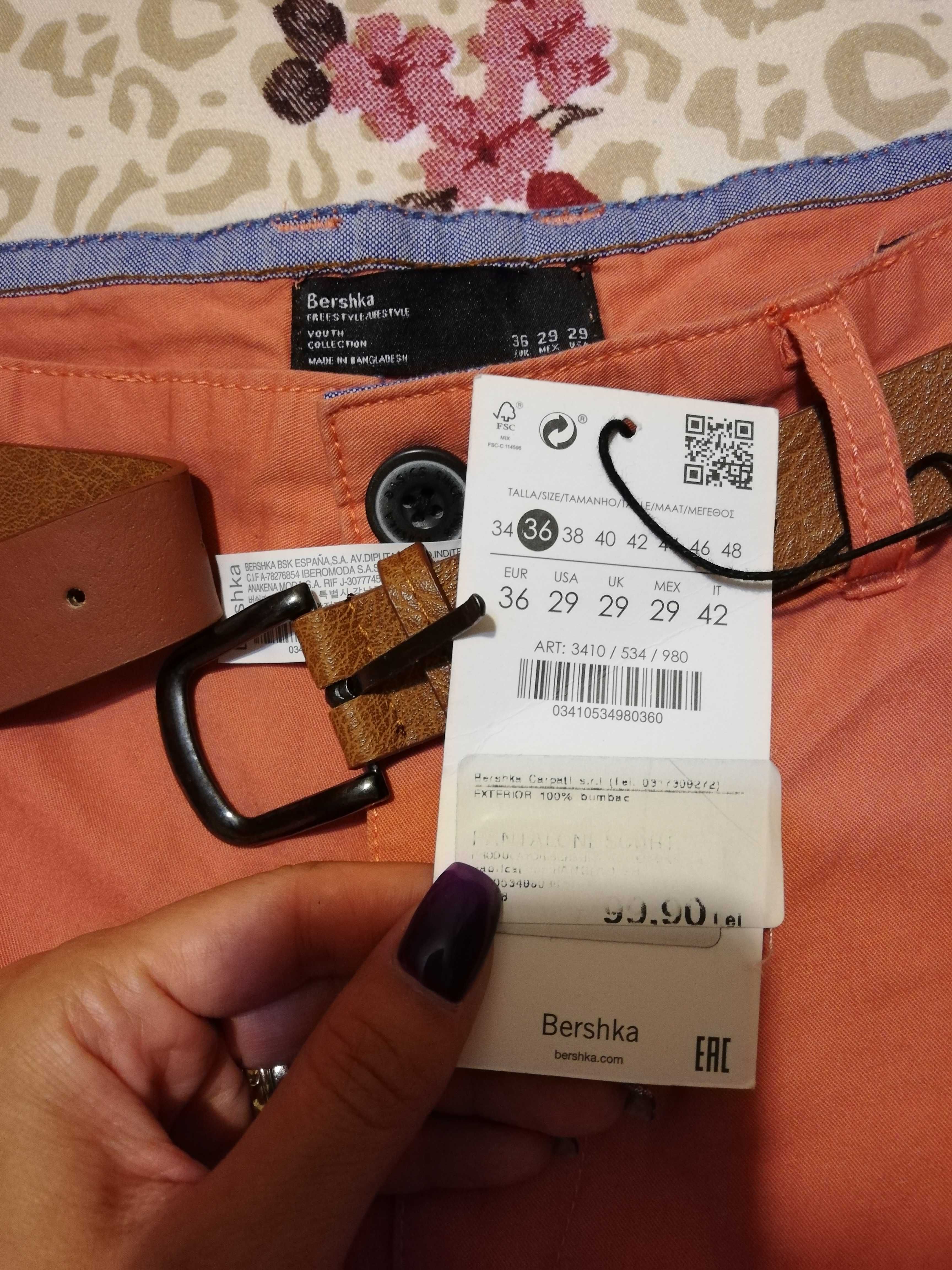 Pantaloni Bershka noi cu eticheta