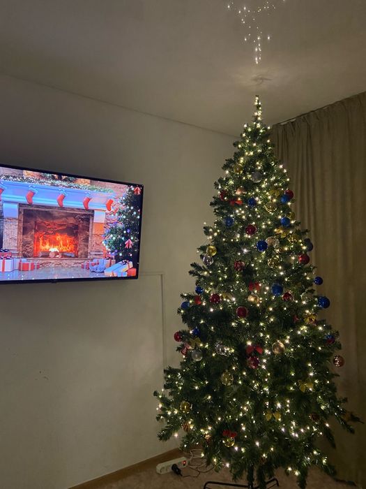 Продам искуственную елку