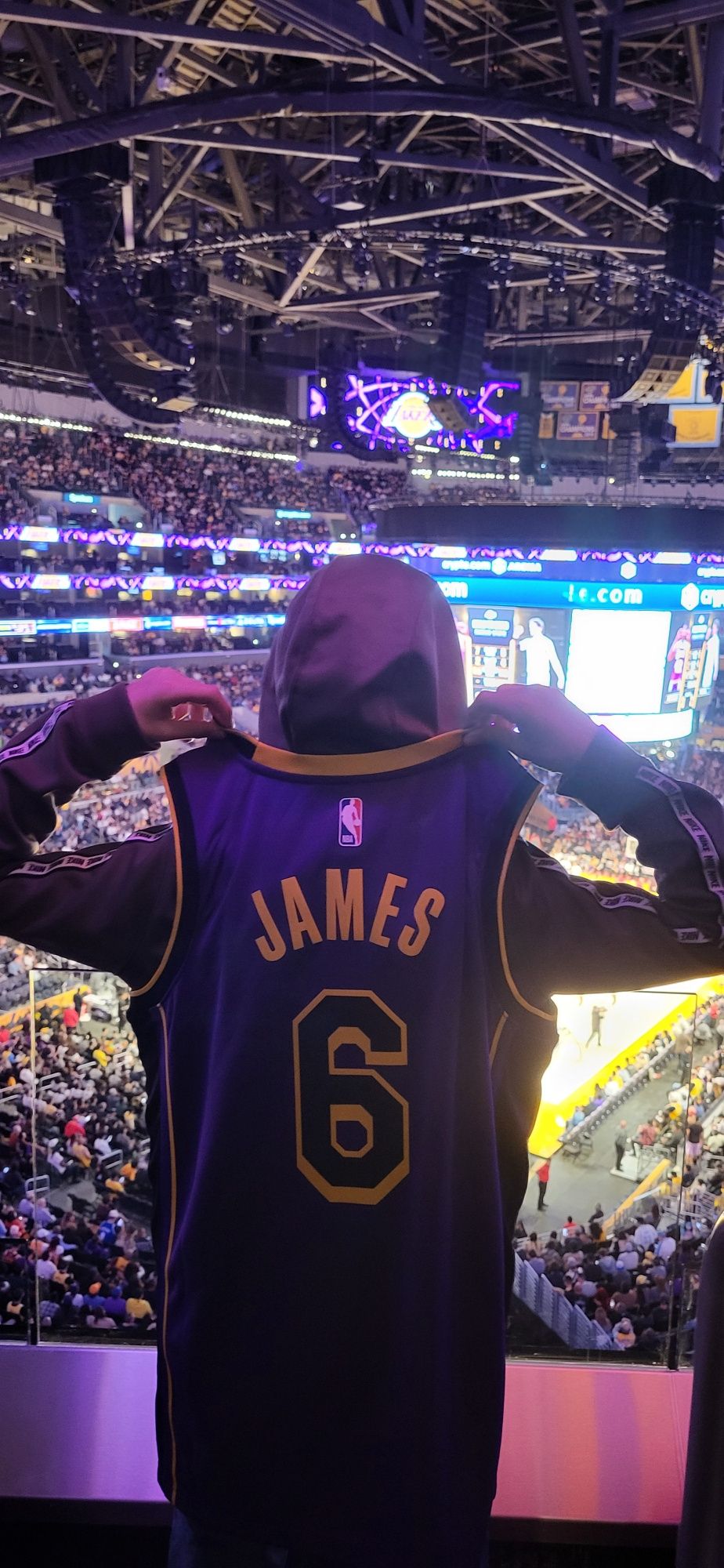 LeBron James Lakers блузи L/XL, оригинални