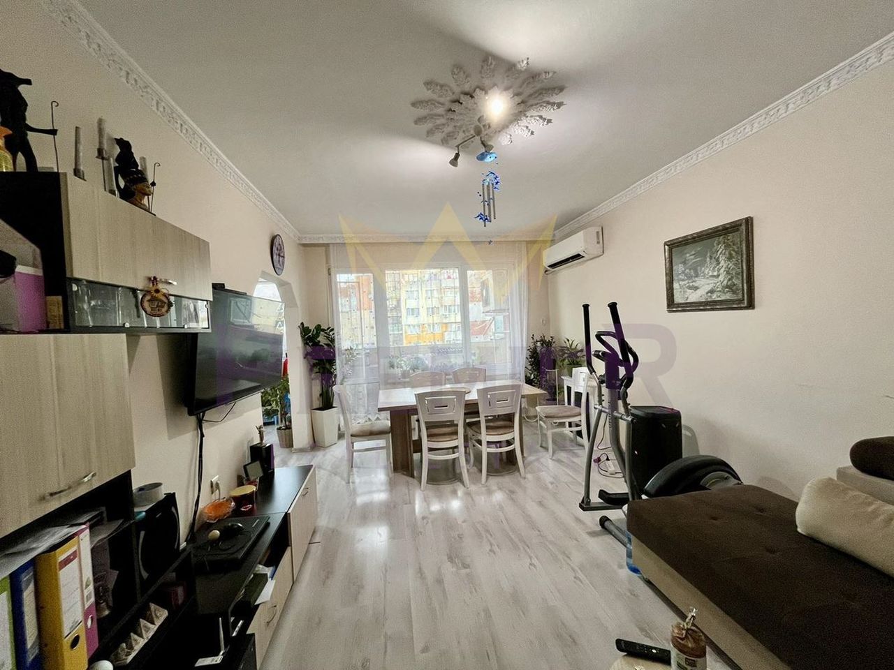 Продава се Тристаен апартамент в Добрич, Център - 87 кв.м за 1035 €/кв.м - Снимка #1