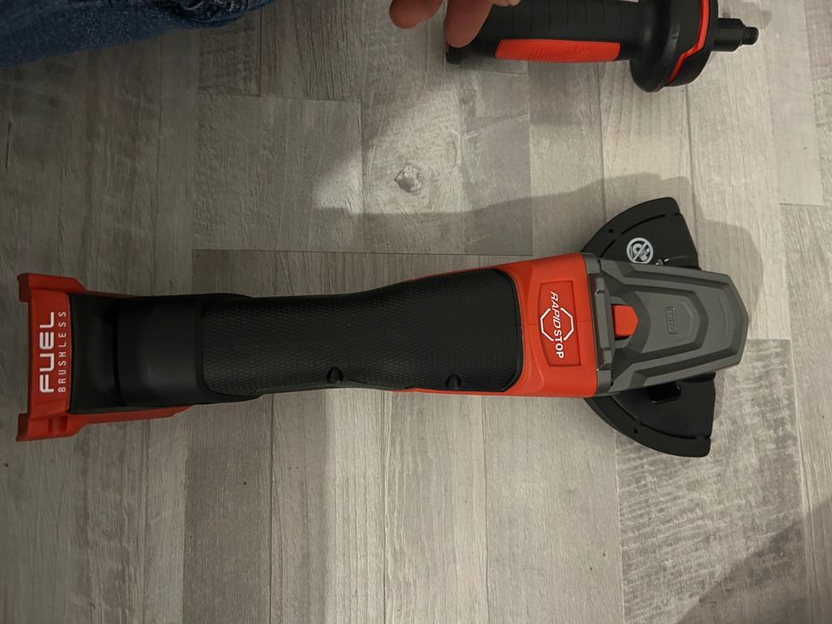 Polizor unghiular milwaukee