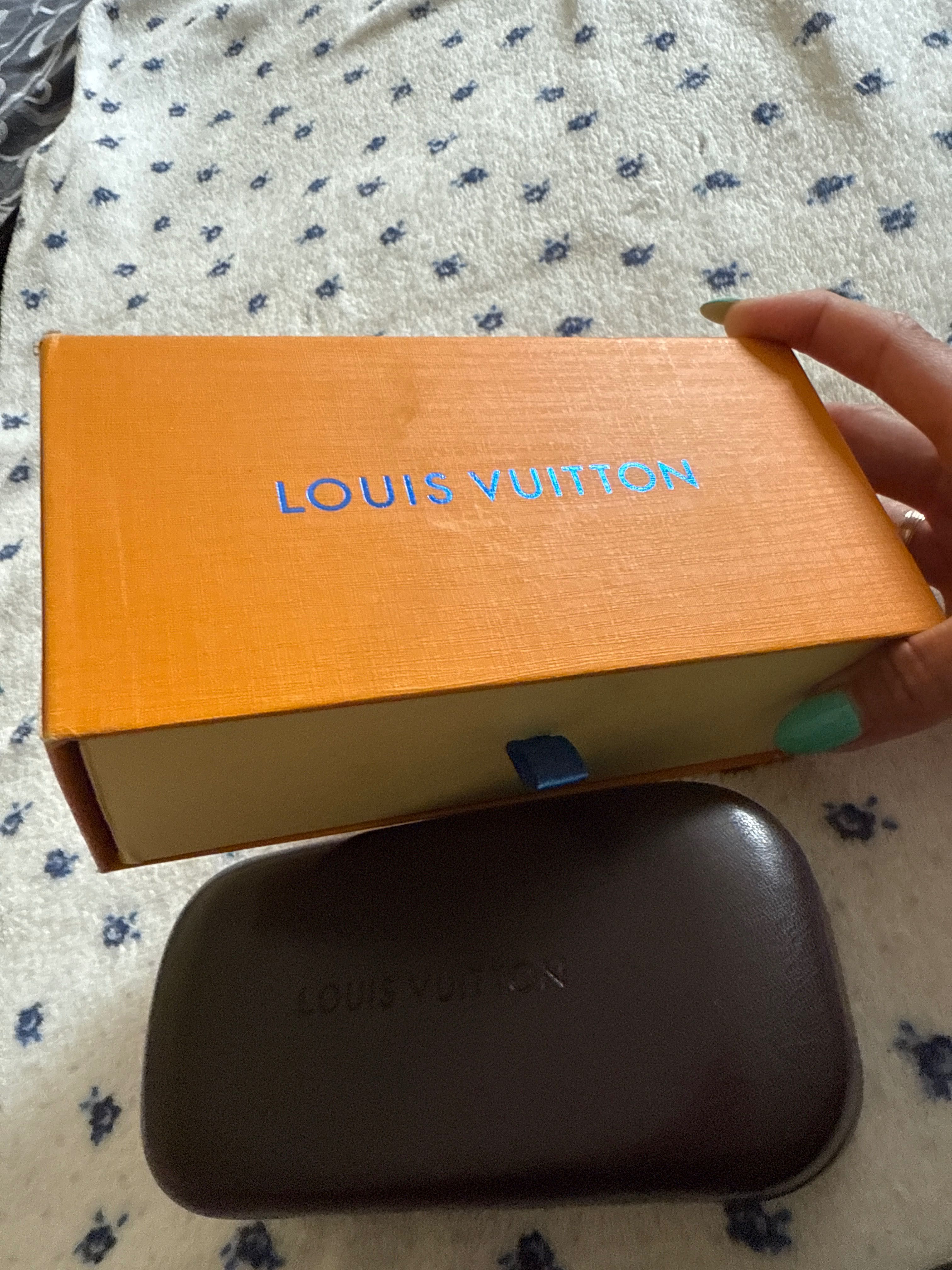 Оригинална кутия Louis Vuitton с кожена кутия за очила
