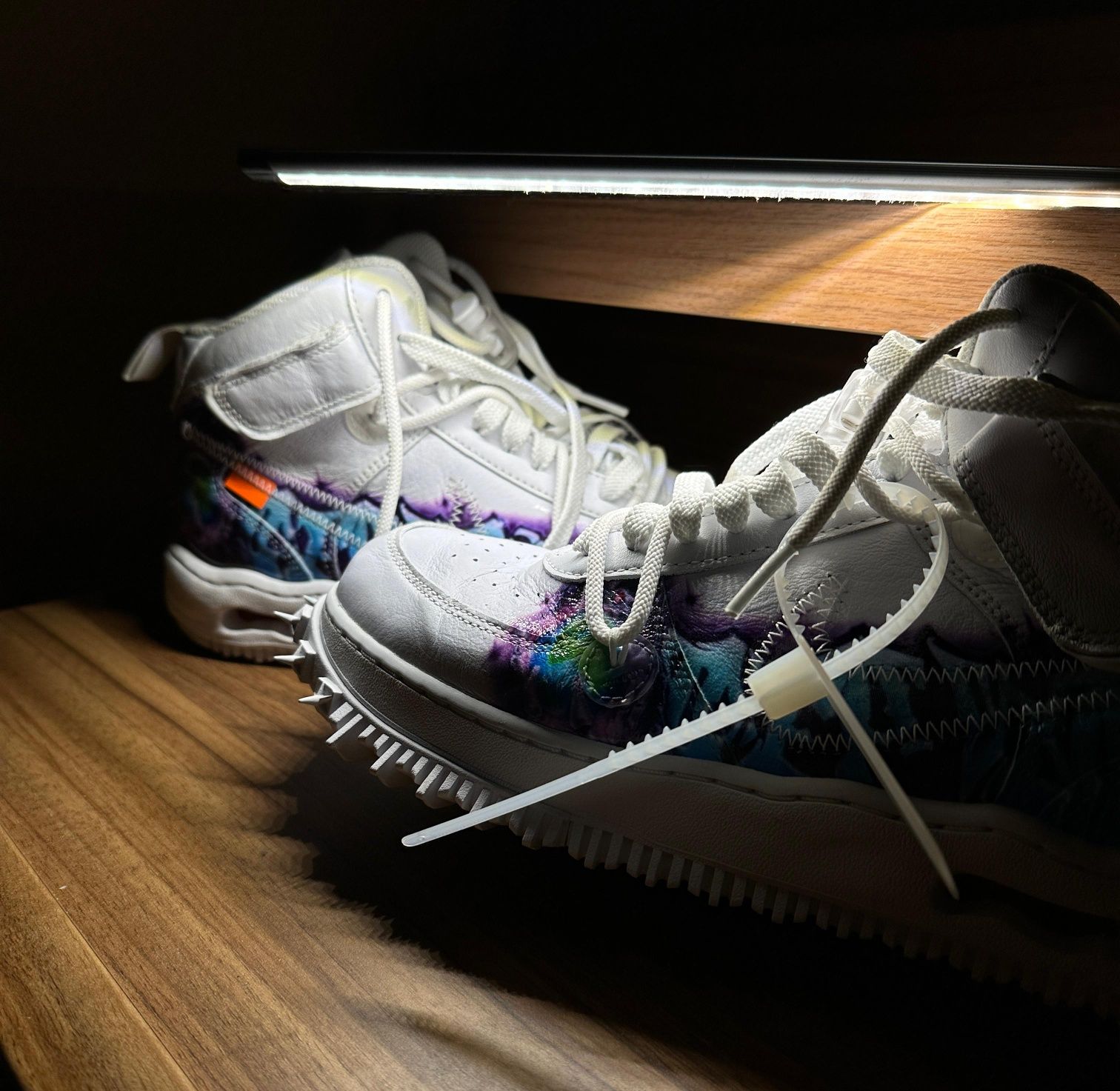 Vand Nike Air Force 1 mid OFF White Graffiti