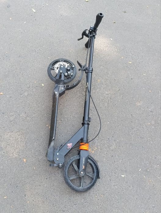 Самокат почти новый горячая цена