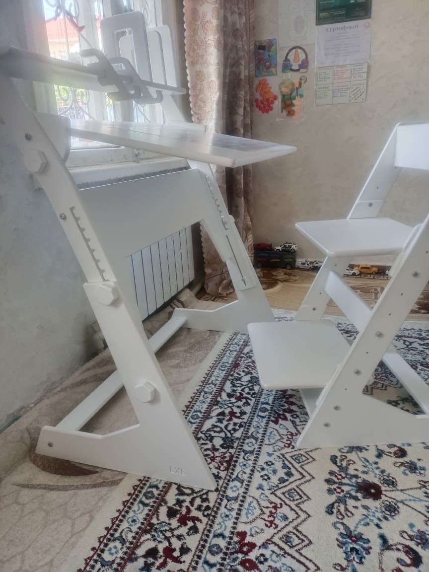 Продам растущую парту со стулом