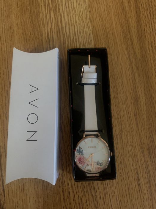 Продам новые часы avon