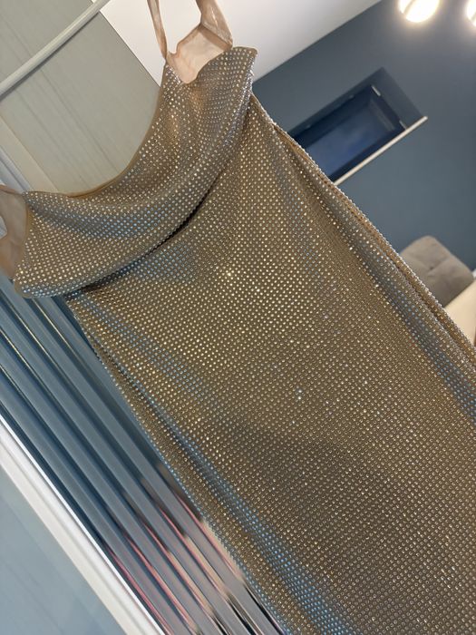 Елеганта рокля с камъни